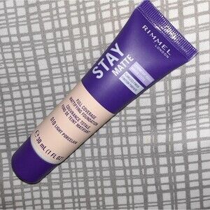 Rimmel London stay matte full coverage Foundation 010 light porcelain new makeup